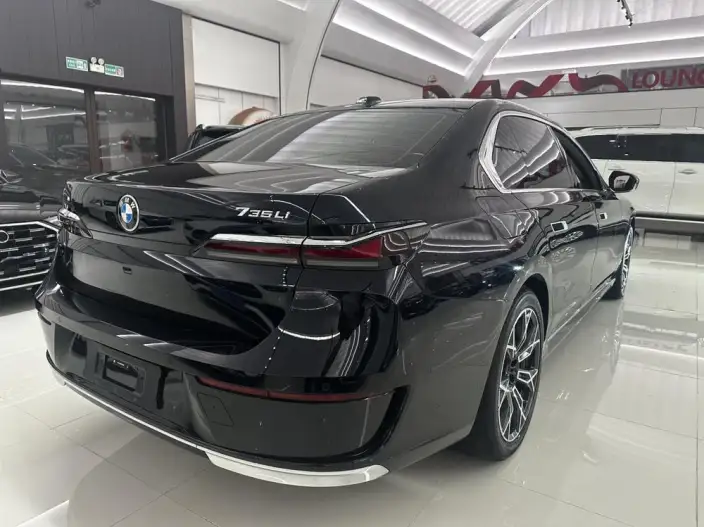 BMW 7 Series 2023 Model 735Li Luxury Set – фото 6