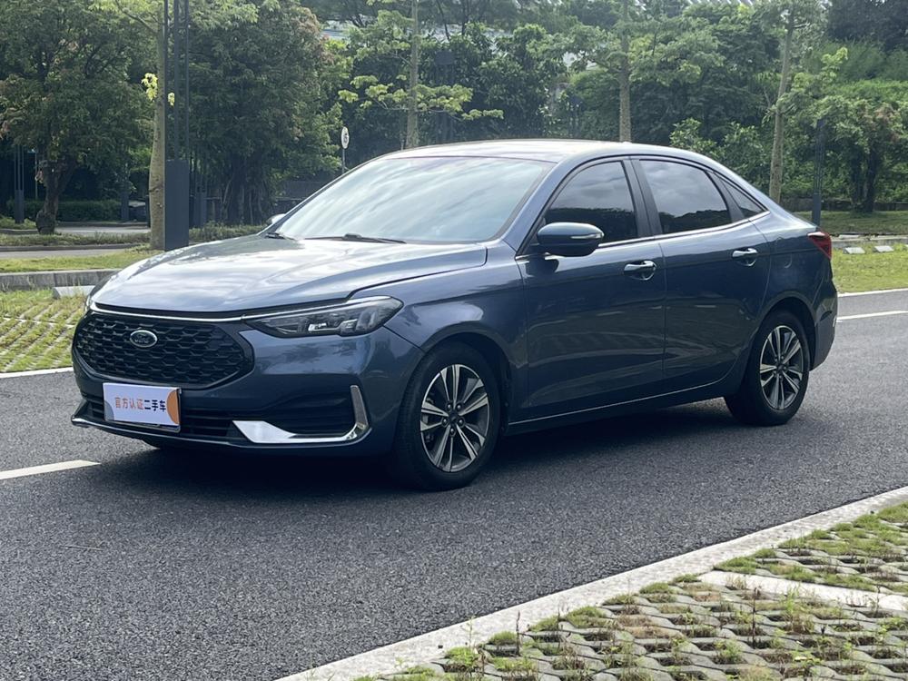 Ford Focus 2021 1.5L Automatic Diamond – фото 1