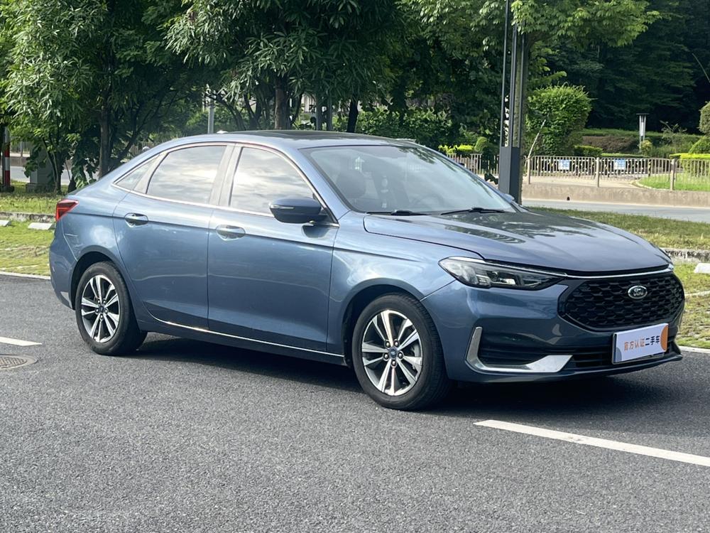 Ford Focus 2021 1.5L Automatic Diamond – фото 3