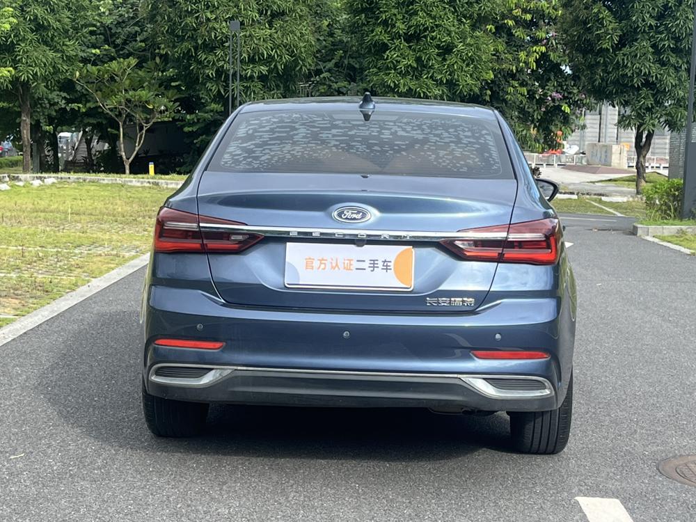 Ford Focus 2021 1.5L Automatic Diamond – фото 5