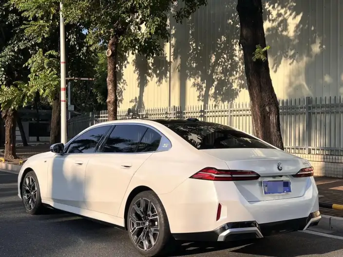 BMW 5 Series 2024 Model 530Li Exclusive Model M Sports Set – фото 4