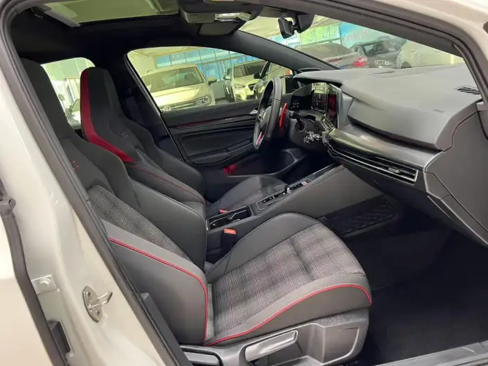 Volkswagen Golf GTI 2021 Model 380TSI DSG GTI – фото 9