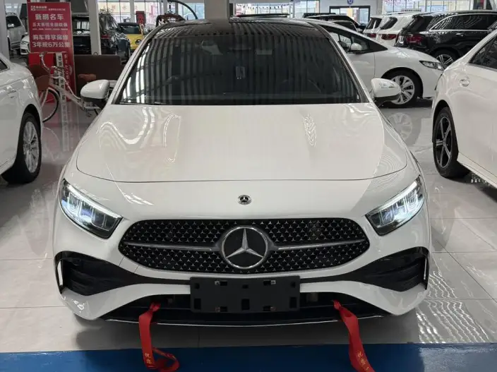 Mercedes-Benz A-class 2023 Model A 200 L Sports sedan Fashion Edition – фото 2
