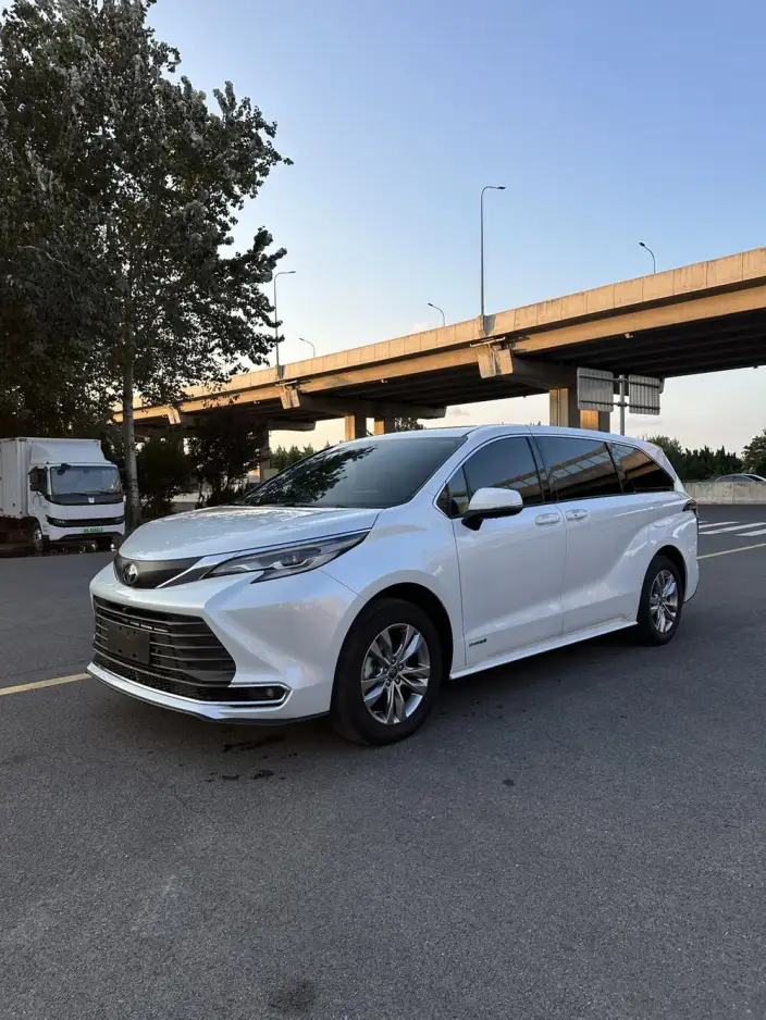 Toyota Sienna 2023 Model Hybrid 2.5L Comfort Edition – фото 1