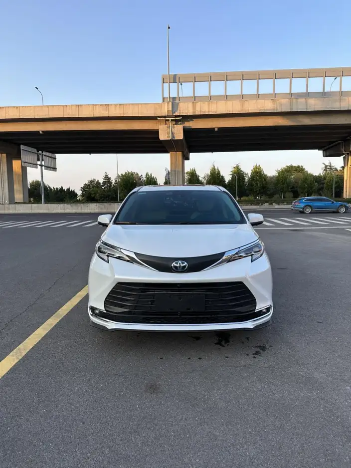 Toyota Sienna 2023 Model Hybrid 2.5L Comfort Edition – фото 2