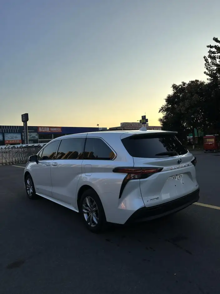 Toyota Sienna 2023 Model Hybrid 2.5L Comfort Edition – фото 4