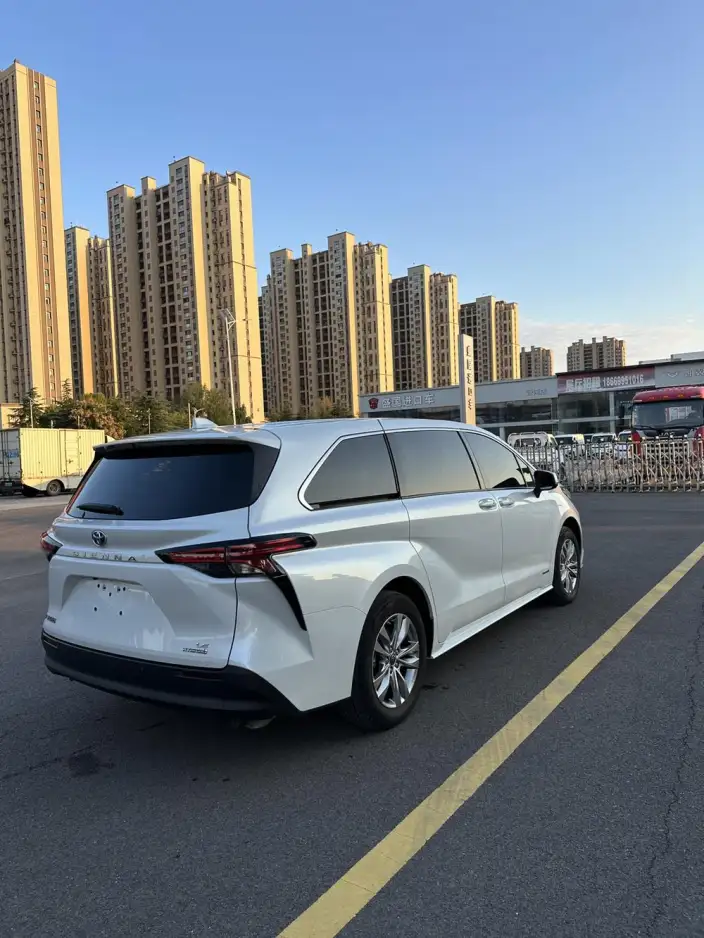 Toyota Sienna 2023 Model Hybrid 2.5L Comfort Edition – фото 6