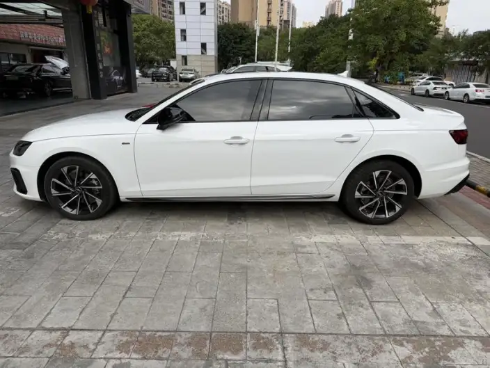 Audi A4 L 2023 Model 40 TFSI Luxury Dynamic Model – фото 4