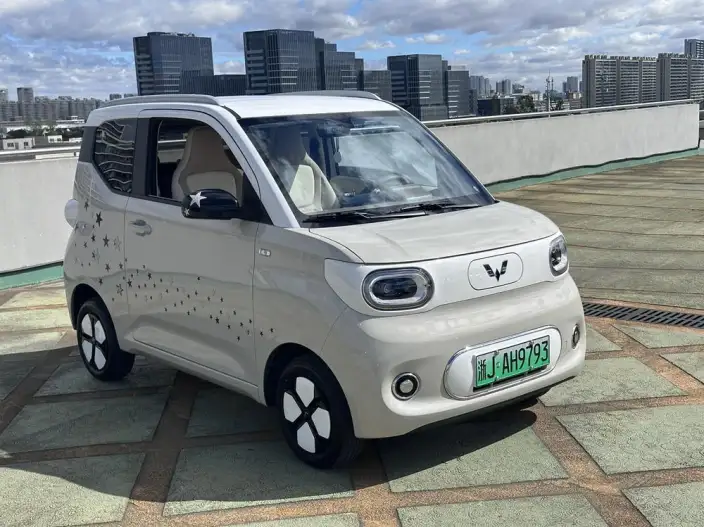 Wuling Hongguang MINIEV 2024 Model 215km Advanced version Lithium Iron Phosphate