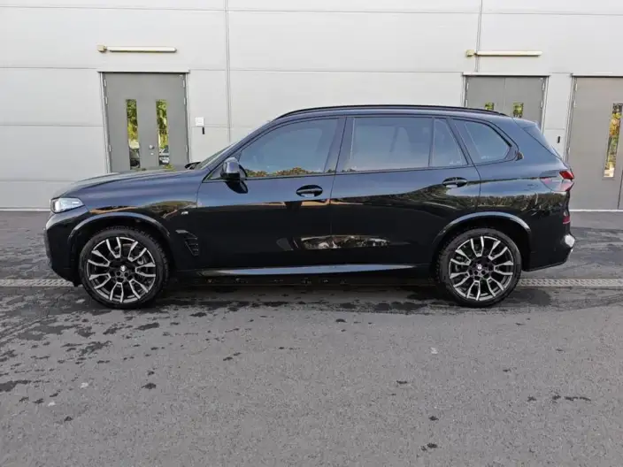 BMW X5 2025 Model xDrive40Li M Sports Night Set – фото 3
