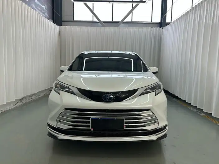 Toyota Sienna 2021 Model 2.5L Hybrid Premium Edition – фото 2