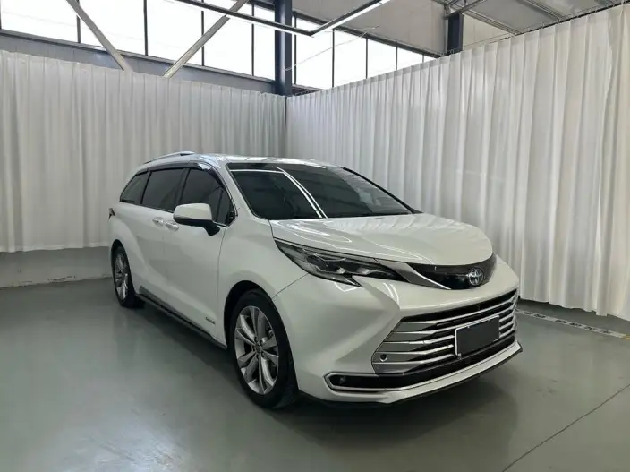 Toyota Sienna 2021 Model 2.5L Hybrid Premium Edition – фото 3