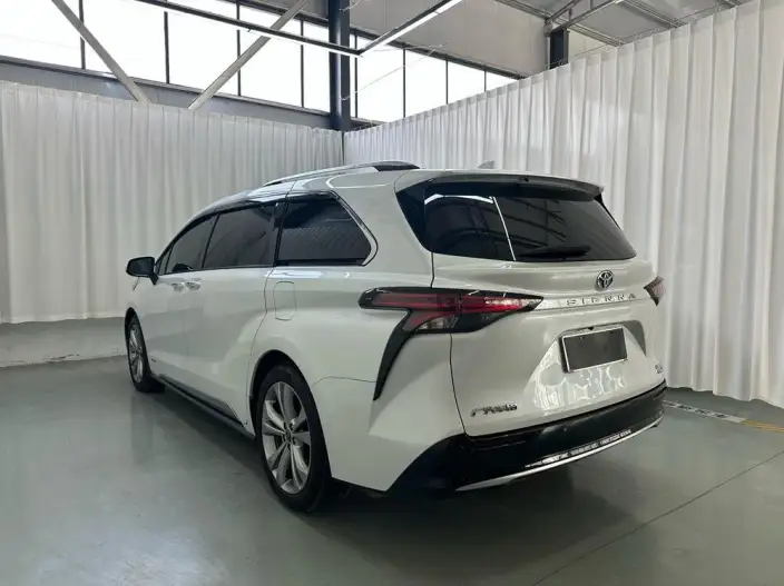Toyota Sienna 2021 Model 2.5L Hybrid Premium Edition – фото 4