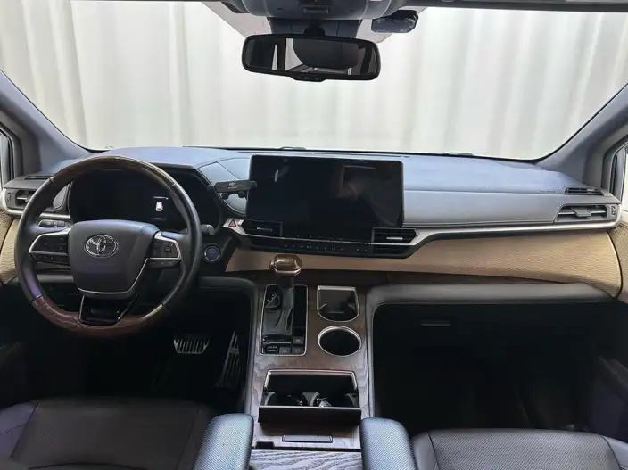 Toyota Sienna 2021 Model 2.5L Hybrid Premium Edition – фото 7