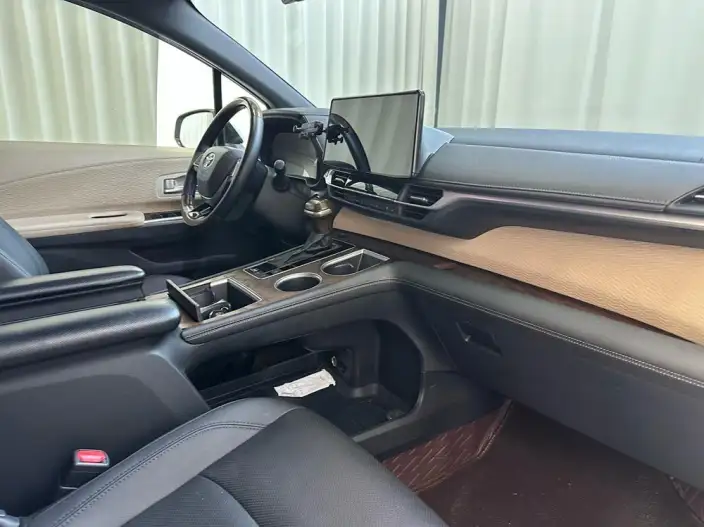 Toyota Sienna 2021 Model 2.5L Hybrid Premium Edition – фото 9