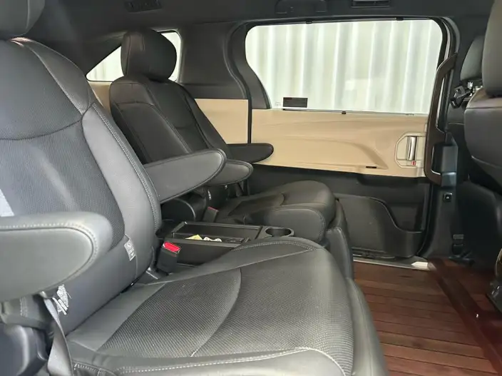 Toyota Sienna 2021 Model 2.5L Hybrid Premium Edition – фото 10