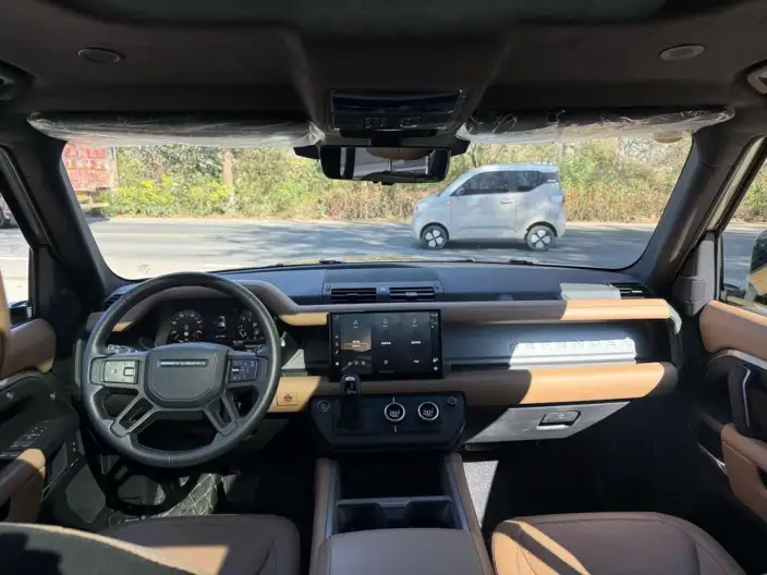Land Rover Defender 2025 Model 90 3.0T P400 X-Dynamic HSE – фото 9