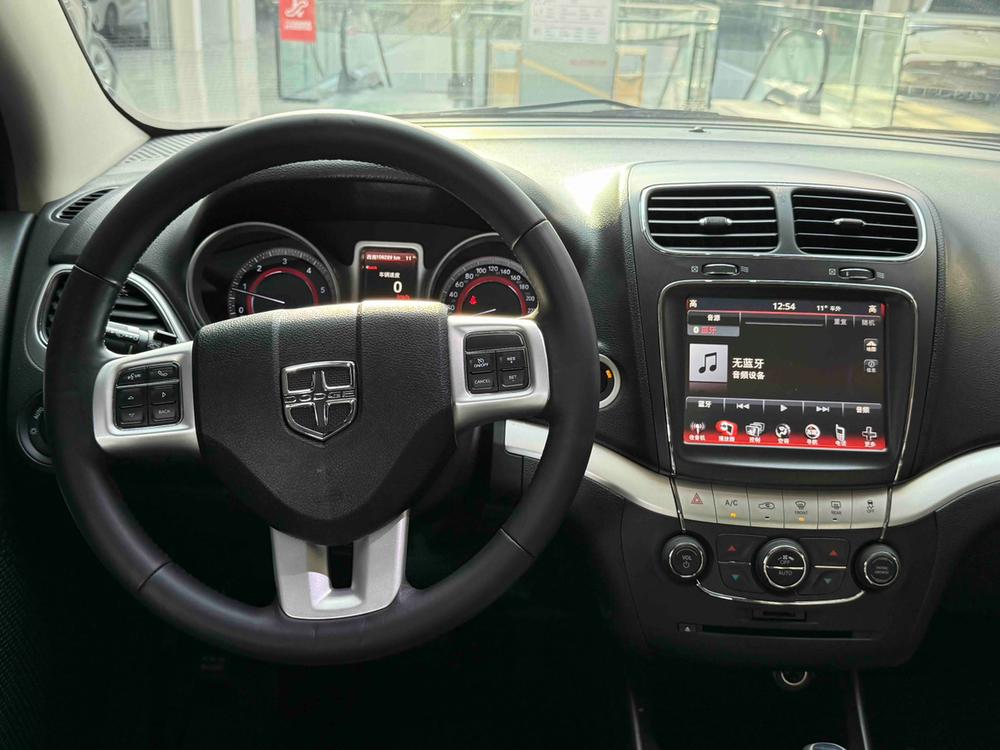 Dodge Caliber 2015 2.0TD AWD Premium – фото 12
