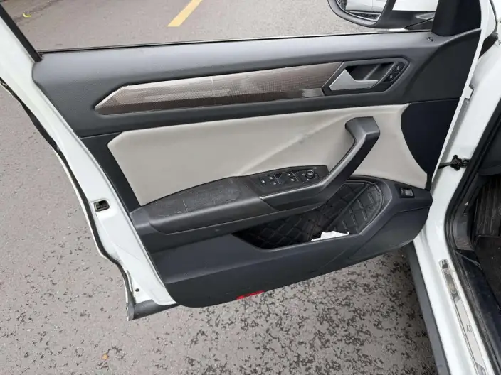 Volkswagen T-Roc 2023 Model 300TSI DSG Chenguang Edition – фото 6