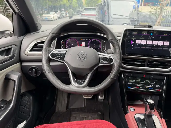 Volkswagen T-Roc 2023 Model 300TSI DSG Chenguang Edition – фото 9