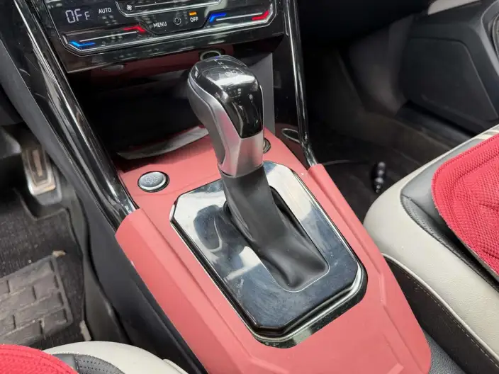 Volkswagen T-Roc 2023 Model 300TSI DSG Chenguang Edition – фото 10