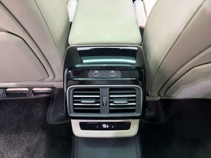 Audi Q5L 2026 Model 2.0T 10M Users Edition Edition – фото 10