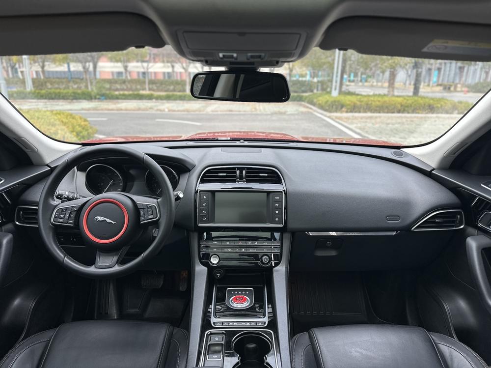 Jaguar F-PACE 2016 модификация 2.0T 2WD Urban Exclusive Edition – фото 19