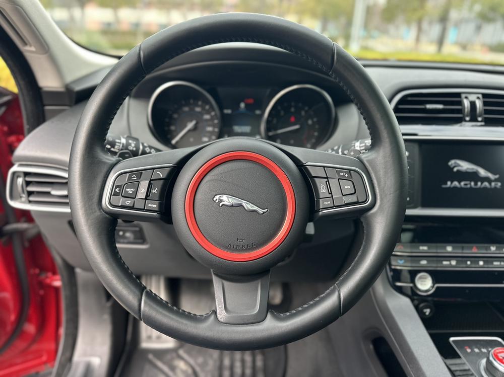 Jaguar F-PACE 2016 модификация 2.0T 2WD Urban Exclusive Edition – фото 22