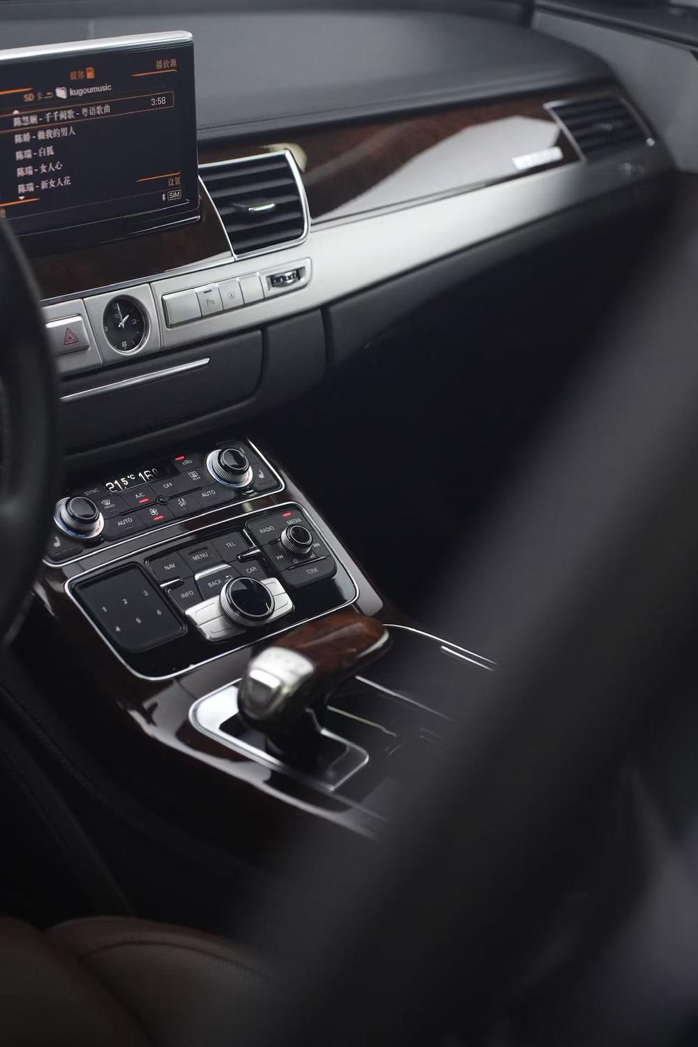 Audi A8 2013 модификация A8L 45 TFSI quattro Exclusive тип – фото 18