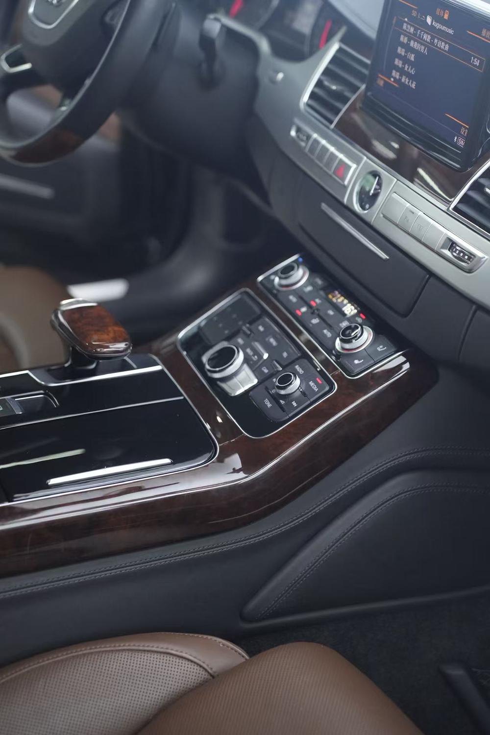 Audi A8 2013 модификация A8L 45 TFSI quattro Exclusive тип – фото 25