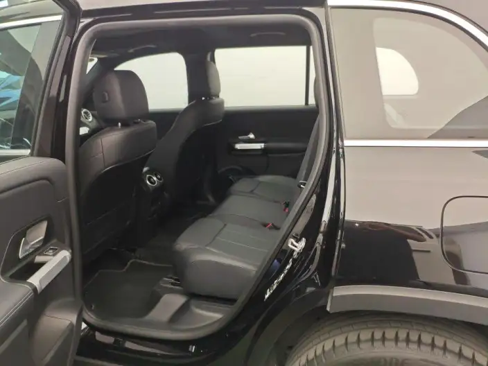 Mercedes-Benz GLB 2025 Model GLB 220 Fashion Model – фото 8