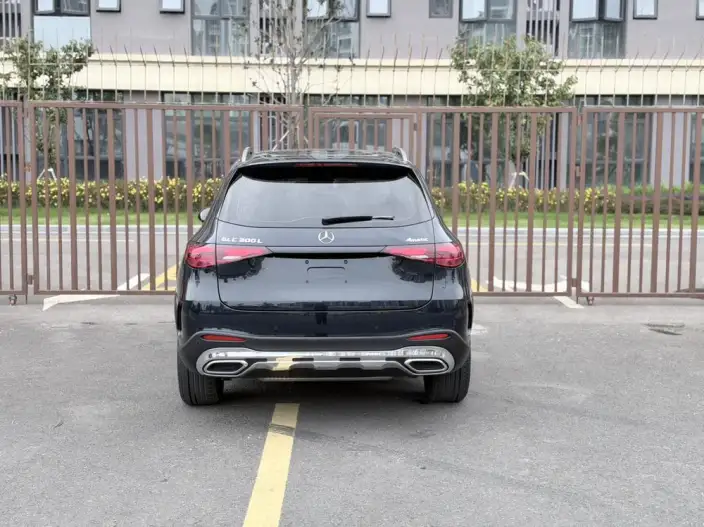 Mercedes-Benz GLC 2023 Model Facelift GLC 300 L 4MATIC Dynamic Model 5 seat – фото 5