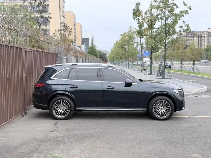 Mercedes-Benz GLC 2023 Model Facelift GLC 300 L 4MATIC Dynamic Model 5 seat – фото 7