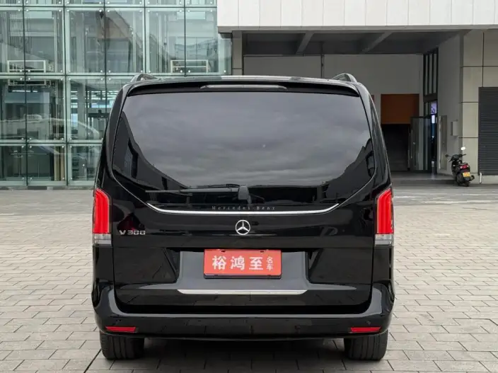 Mercedes-Benz V-Class 2024 Model V 300 Premium Edition – фото 5