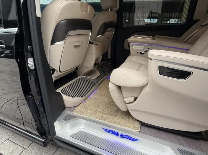 Mercedes-Benz V-Class 2024 Model V 300 Premium Edition – фото 9