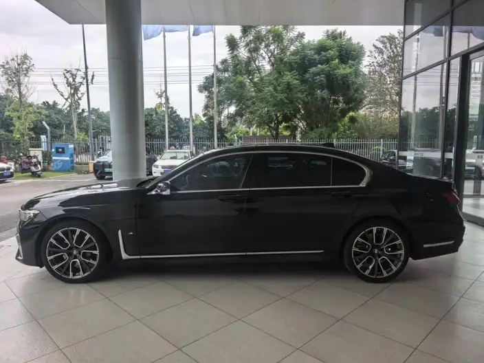 BMW 7 Series 2021 Model 740Li Leading Model M Sports Set – фото 3