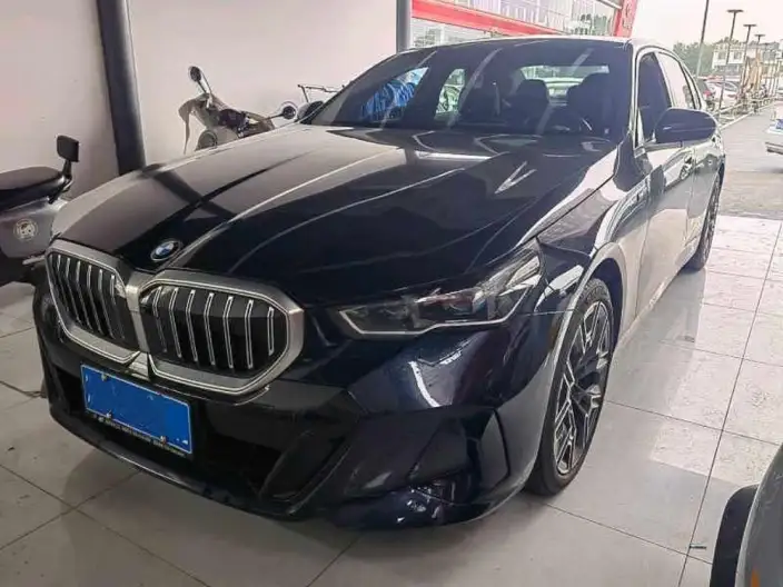 BMW 5 Series 2024 Model 530Li Exclusive Model M Sports Set – фото 6