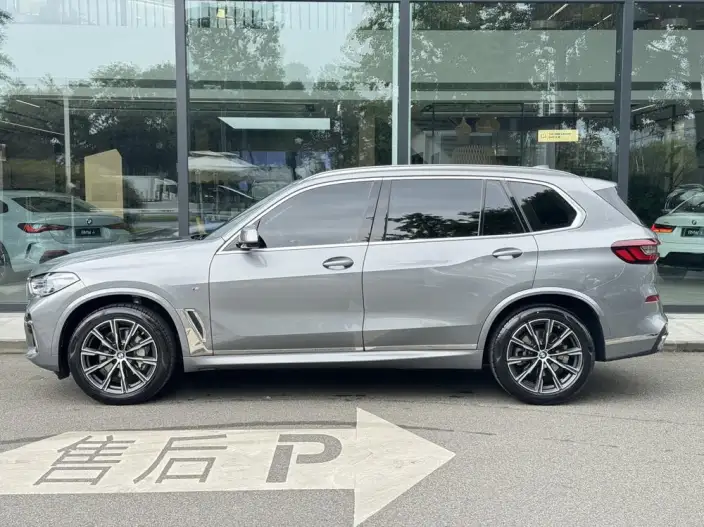BMW X5 2022 Model xDrive 30Li Exclusive Model M Sports Set – фото 3