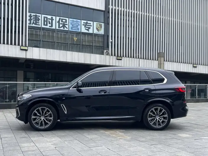 BMW X5 2022 Model xDrive 30Li Exclusive Model M Sports Set – фото 4