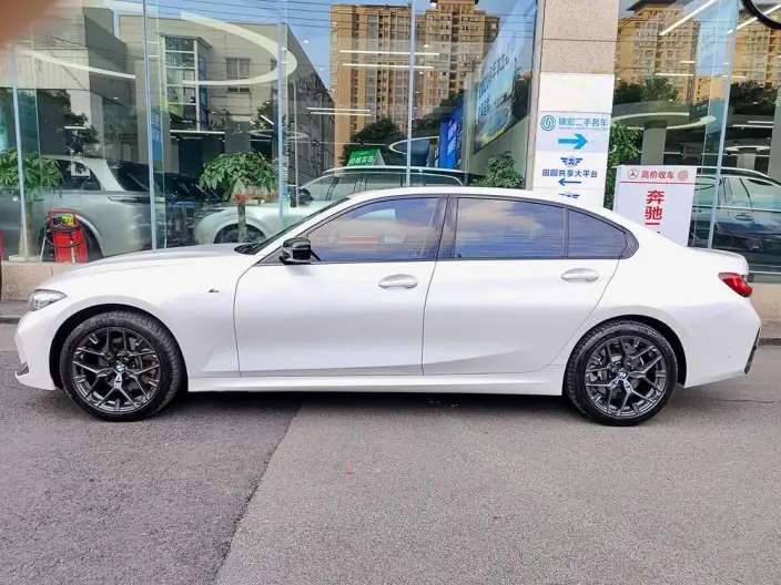 BMW 3 Series 2025 Model 330Li M Sports Night Set – фото 3