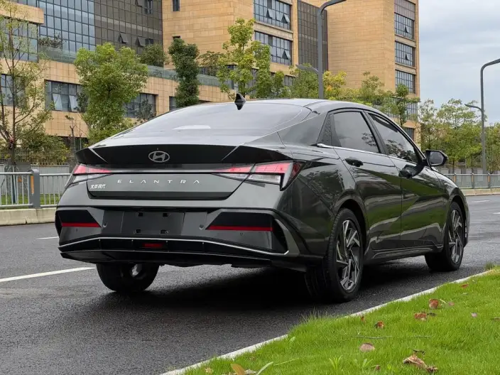 Hyundai Ioniq 2023 Model 1.5L CVT GLX Elite Edition – фото 6
