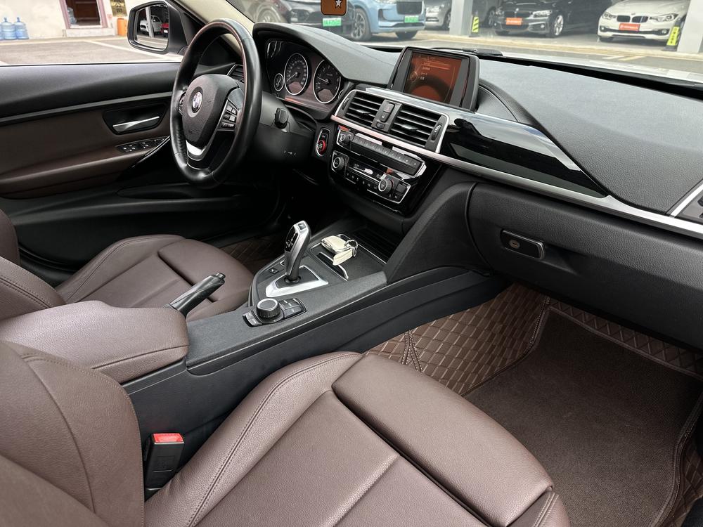 BMW 3 Series 2018 320Li Style – фото 12