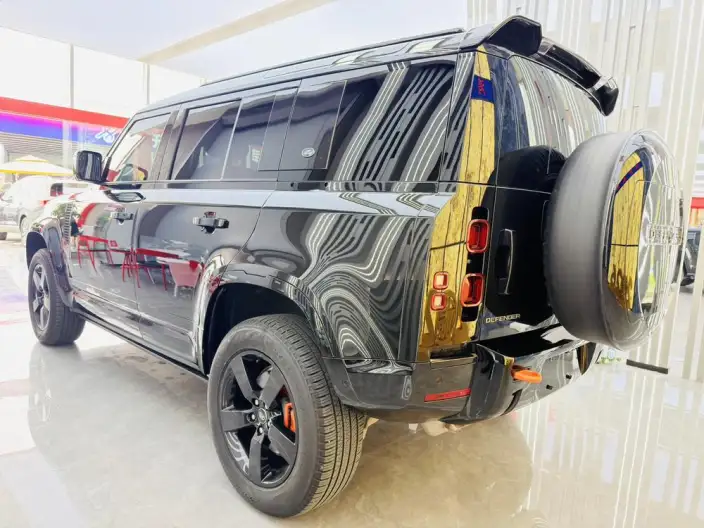 Land Rover Defender 2024 Model 110 3.0T P400 XS
