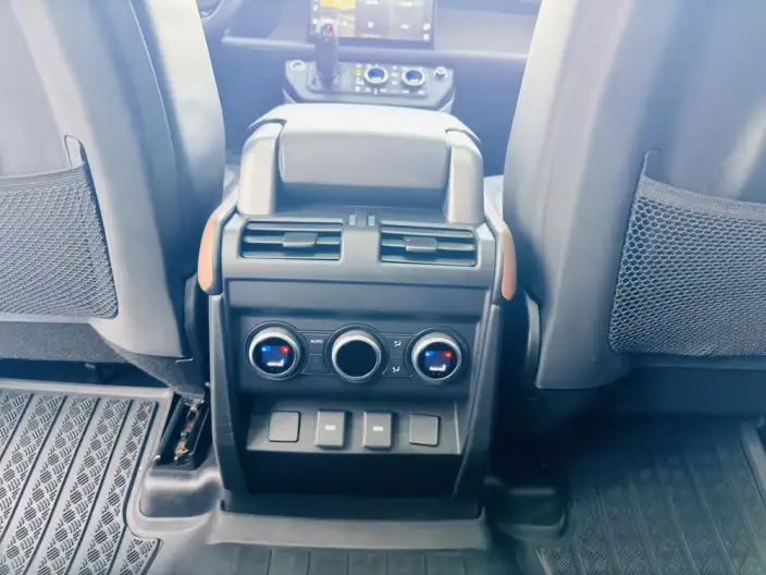 Land Rover Defender 2024 Model 110 3.0T P400 XS – фото 5