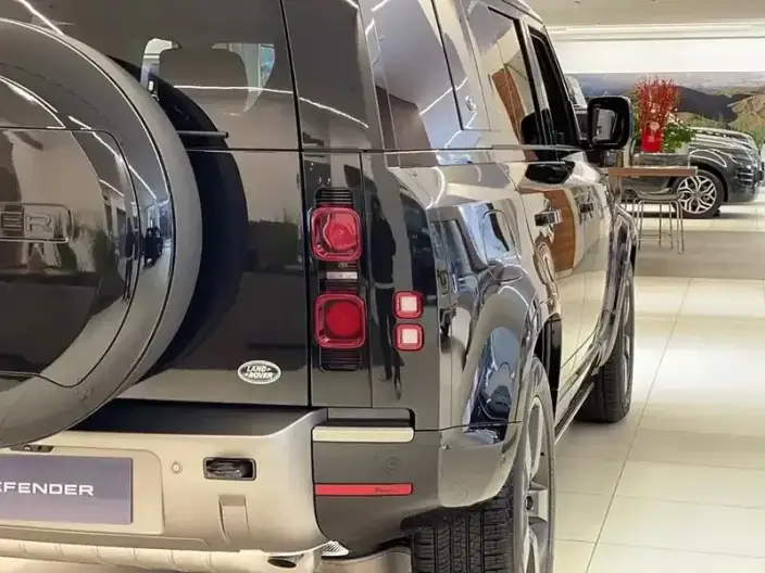 Land Rover Defender 2024 Model 110 3.0T P400 X-Dynamic HSE – фото 8