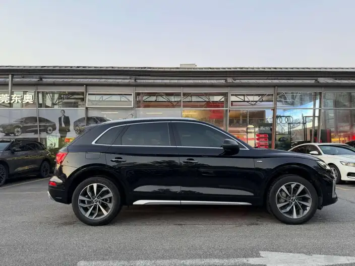 Audi Q5L 2022 Model 40T Luxury Dynamic Model – фото 5