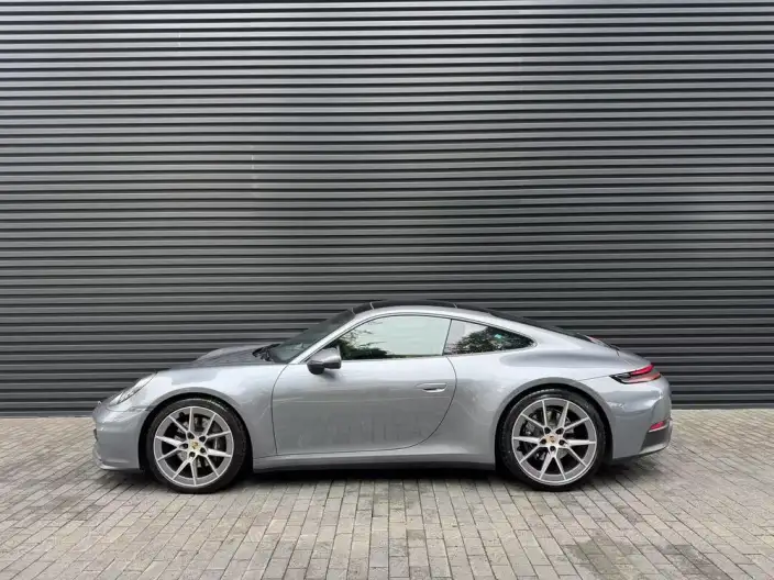 PORSCHE 911 2025 Model Carrera 3.0T