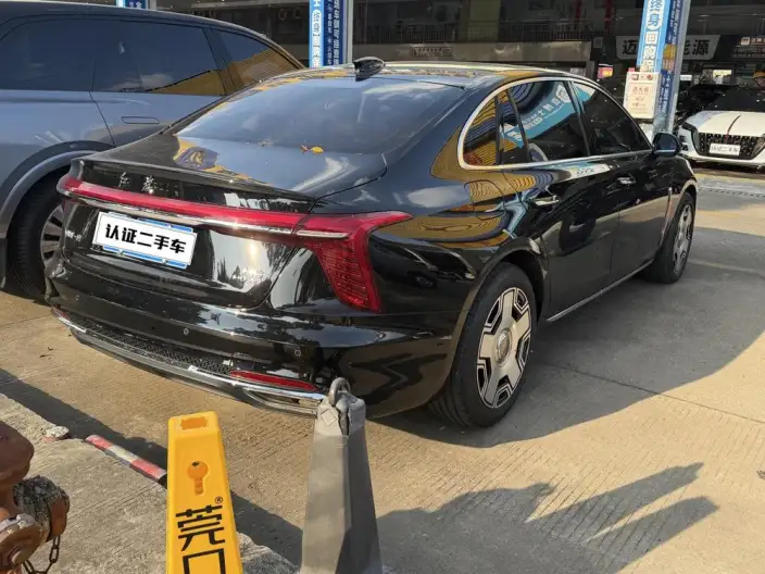 Hongqi H5 2025 Model 2.0T Automatic Flag Enjoy Edition