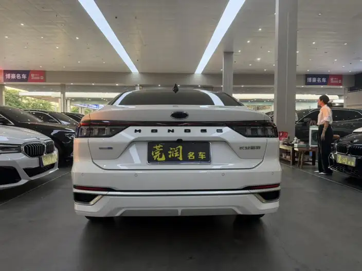 Ford Mondeo 2023 Model EcoBoost 245 Luxury Model – фото 5