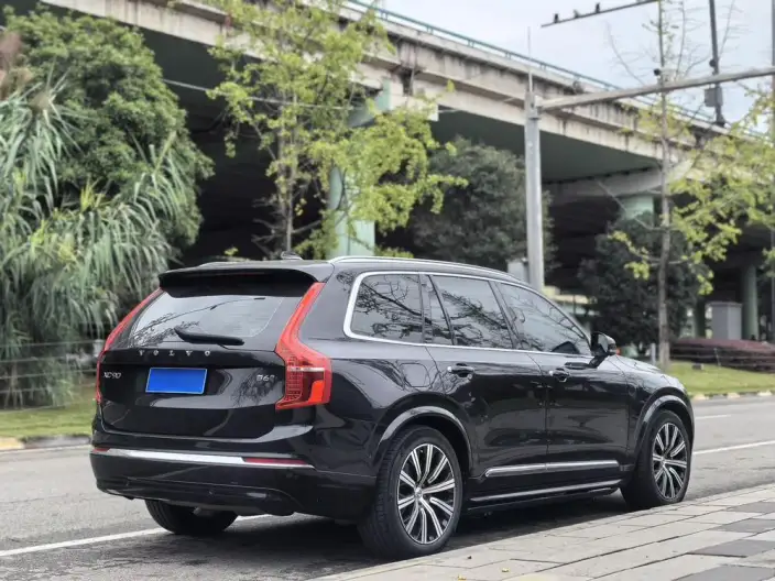 Volvo XC90 2023 Model B6 Smart Elegance Deluxe Edition 7 seat